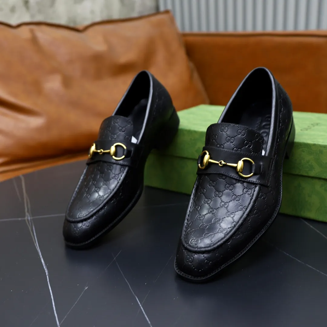 Men's shoes: 250🙅‍♂️🙅‍♂️🙅‍♂️Niuli Brand: GUCCI Size: 38-44 (45 can be customized) Level: Counter classic Material: Original soft cowhide upper Comfortable cowhide lining Original lightweight outsole Style category: Business casual footwear Driving leather shoes Color: Actual picture color